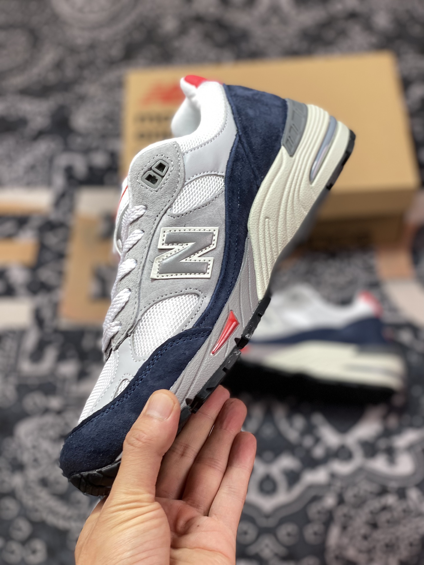 New Balance Made in USA M991 series American-made running shoes ”Gray, White, Navy, Blue and Red” M991GWR