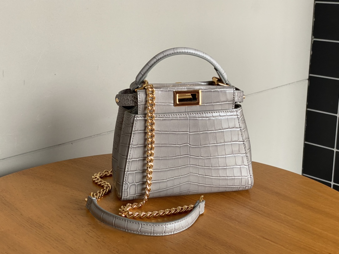 Fendi 980 Fs new peekaboo series small handbag, with internal pockets and iconic twist lock. Single handle and detachable shoulder strap. Made of