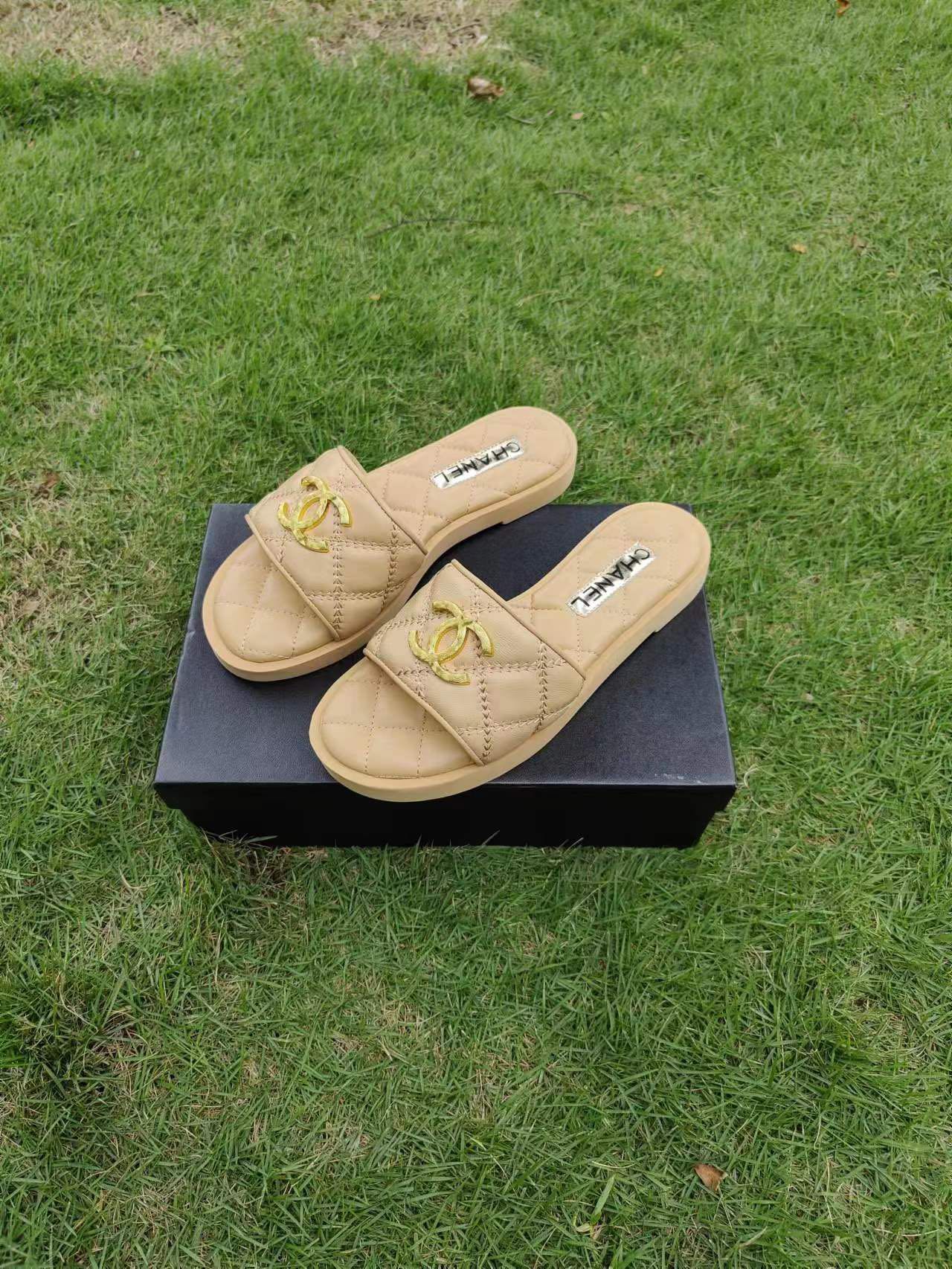 P190小香2023A法国巴黎时装秀高级手工坊系列，经典菱格电绣+精致五金logo，耐磨绒大底。非常柔软舒适，夏天必备款35-43