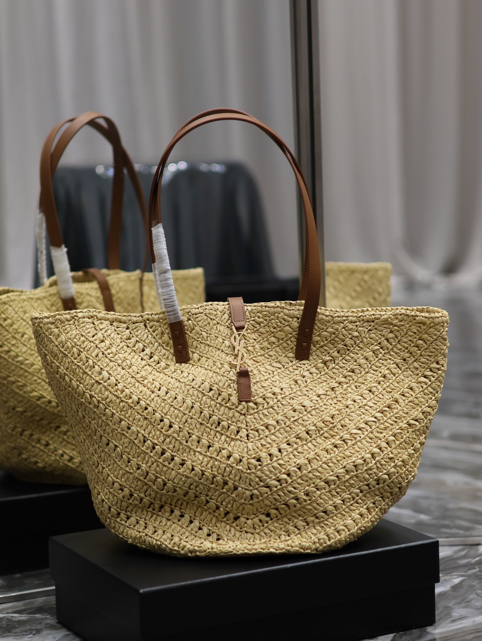 杏色大号PANIER菜篮子V型镂空草编totebag_Y家精致的巴黎格调在这款草编托特包中淋漓尽致Log