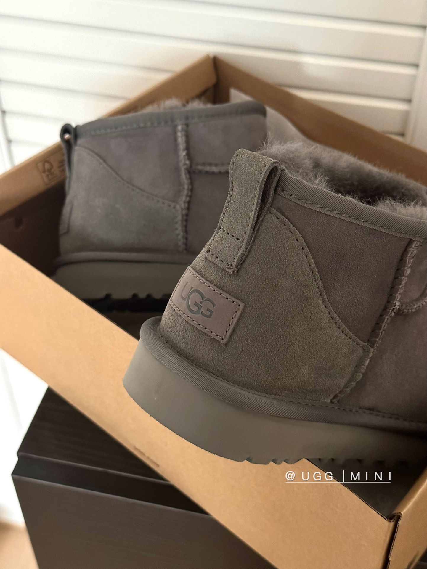 🆕🔜mini～周冬雨｜男款
▪️采用隆丰澳洲进口皮毛一体
▪️防滑.耐磨大底  
size：40-44【