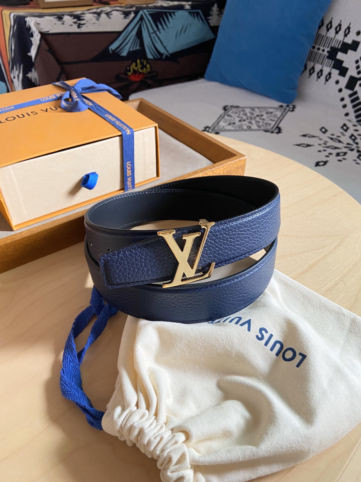 Louis Vuitton LV新款 双面腰带 荔枝纹牛皮呈现在腰带之中 衬托柔软 小牛皮 搭配 的铜扣 让整体显得更加立体感
