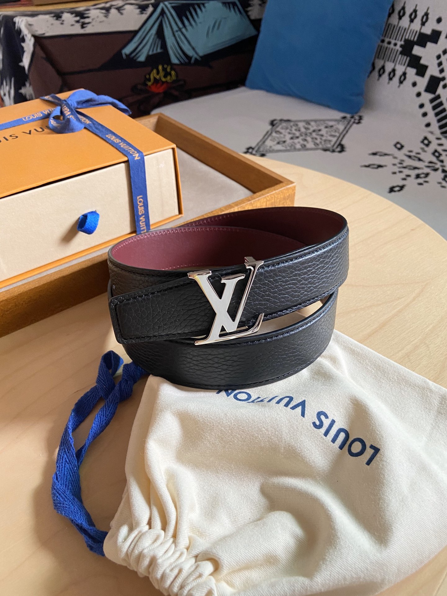 Louis Vuitton LV新款 双面腰带 荔枝纹牛皮呈现在腰带之中 衬托柔软 小牛皮 搭配 的铜扣 让整体显得更加立体感