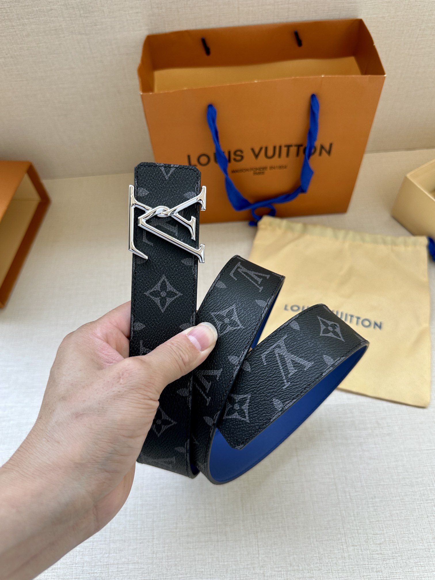 作为路易威登备受喜爱的设计之一LVI