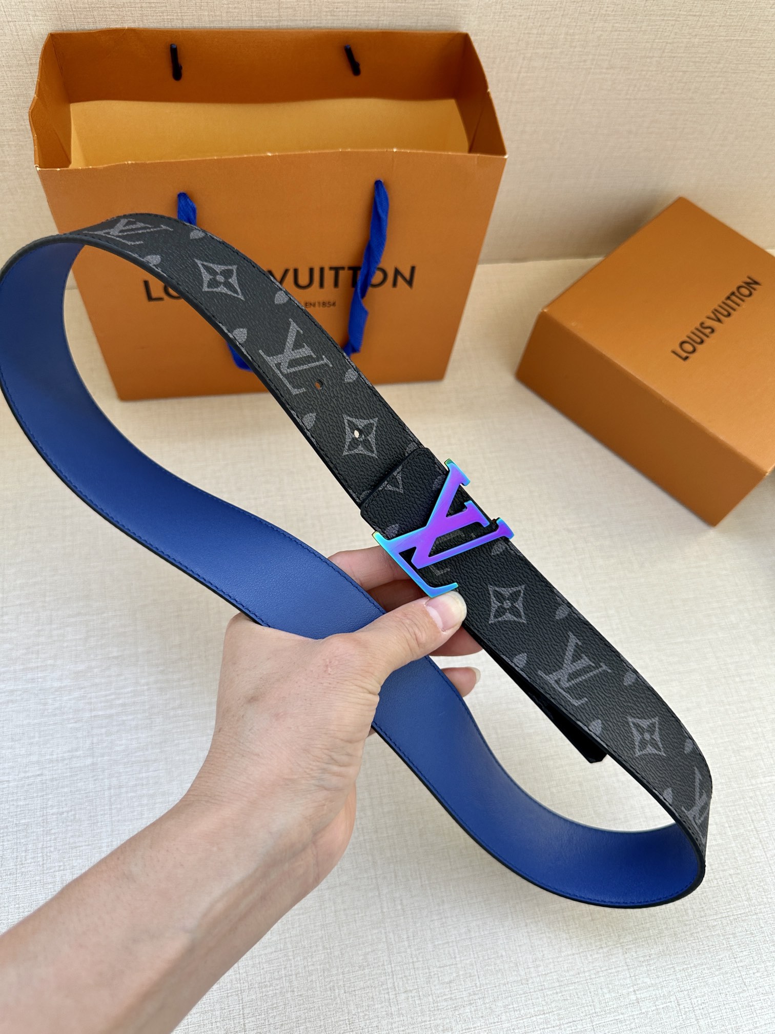 作为路易威登备受喜爱的设计之一LVI