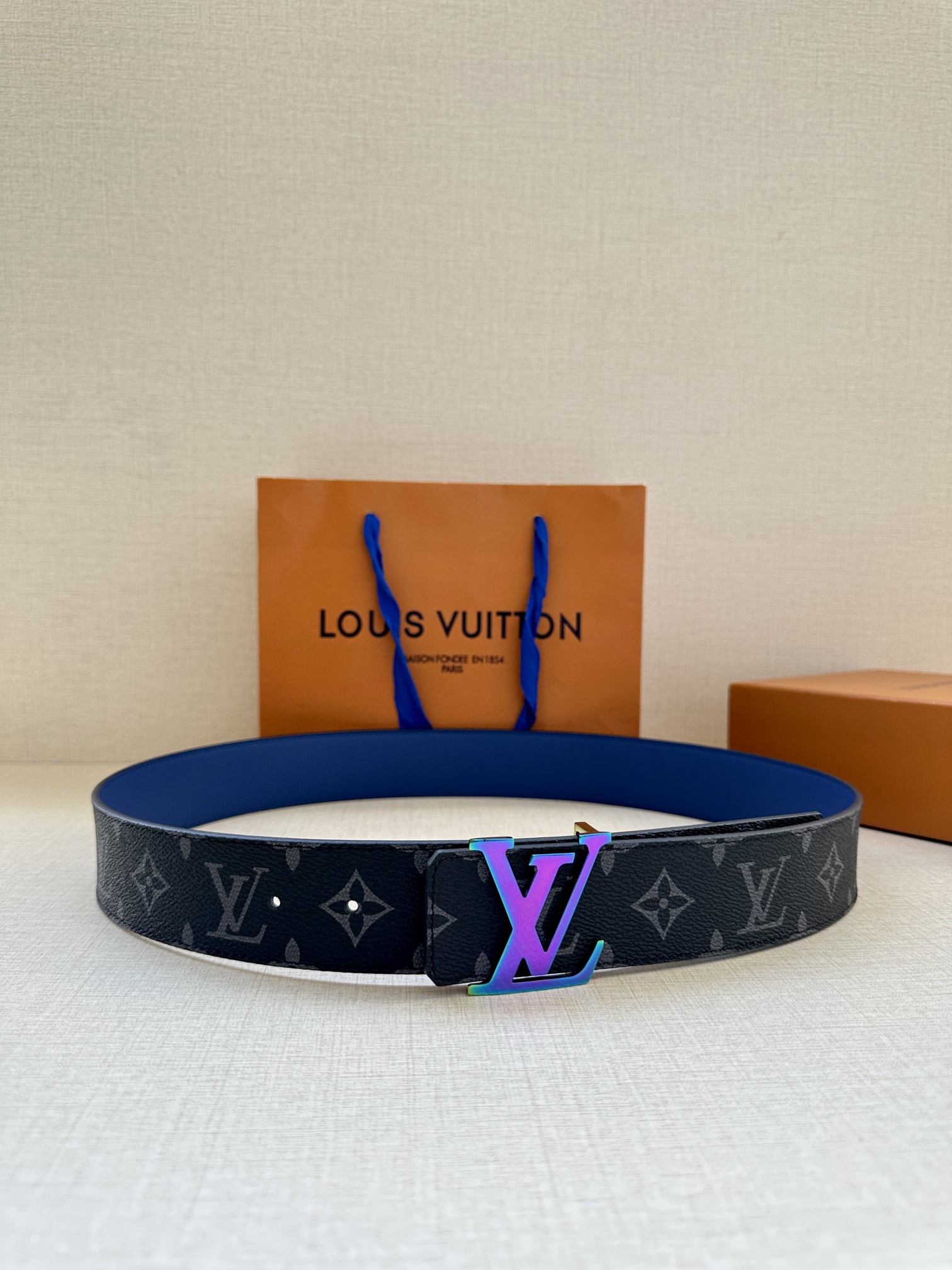 作为路易威登备受喜爱的设计之一LVI