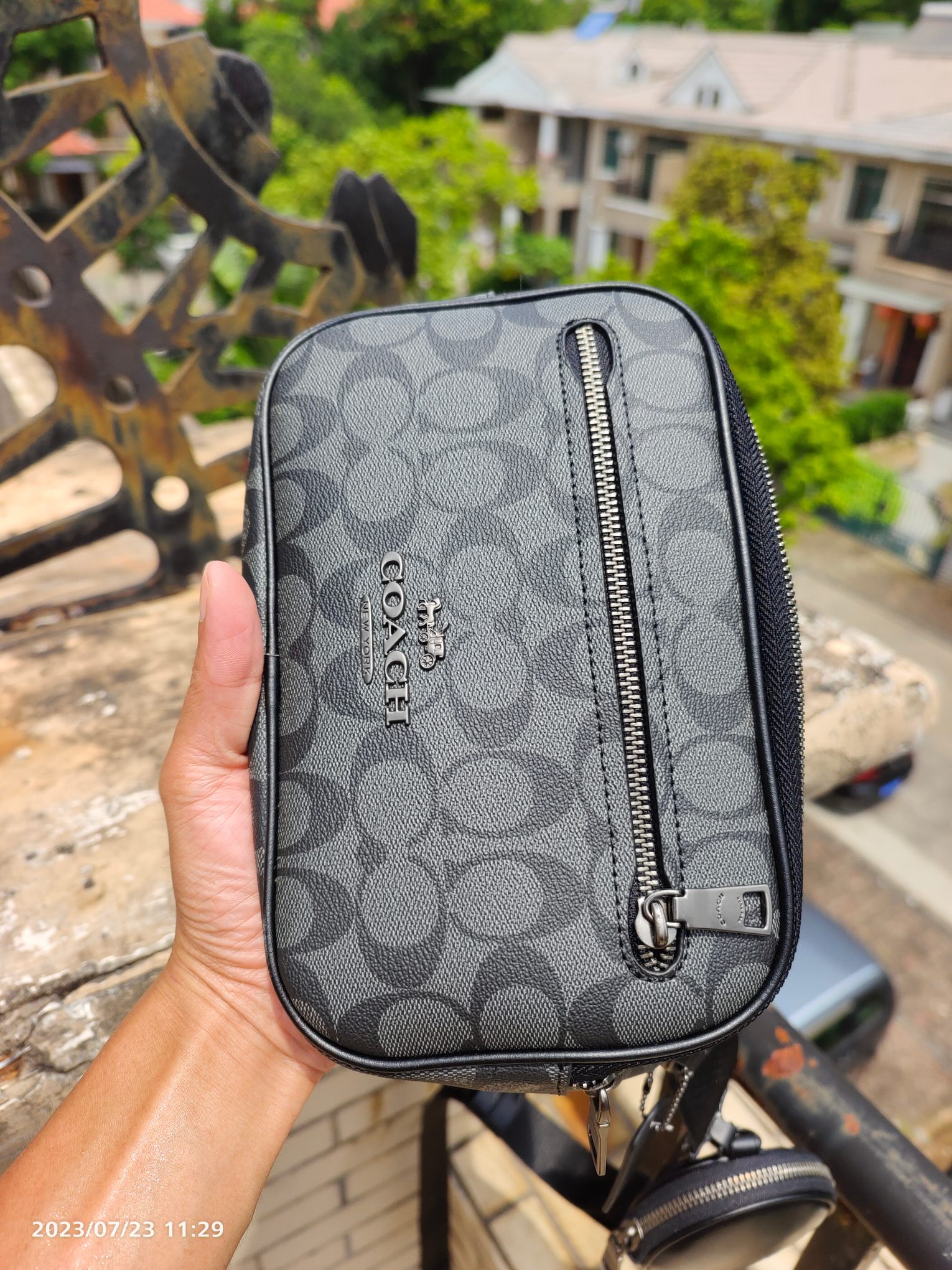 Coach Coach蔻驰新款男士腰包上线男士新款腰包斜挎包CJ506-QBO4G 新增横拉链设计