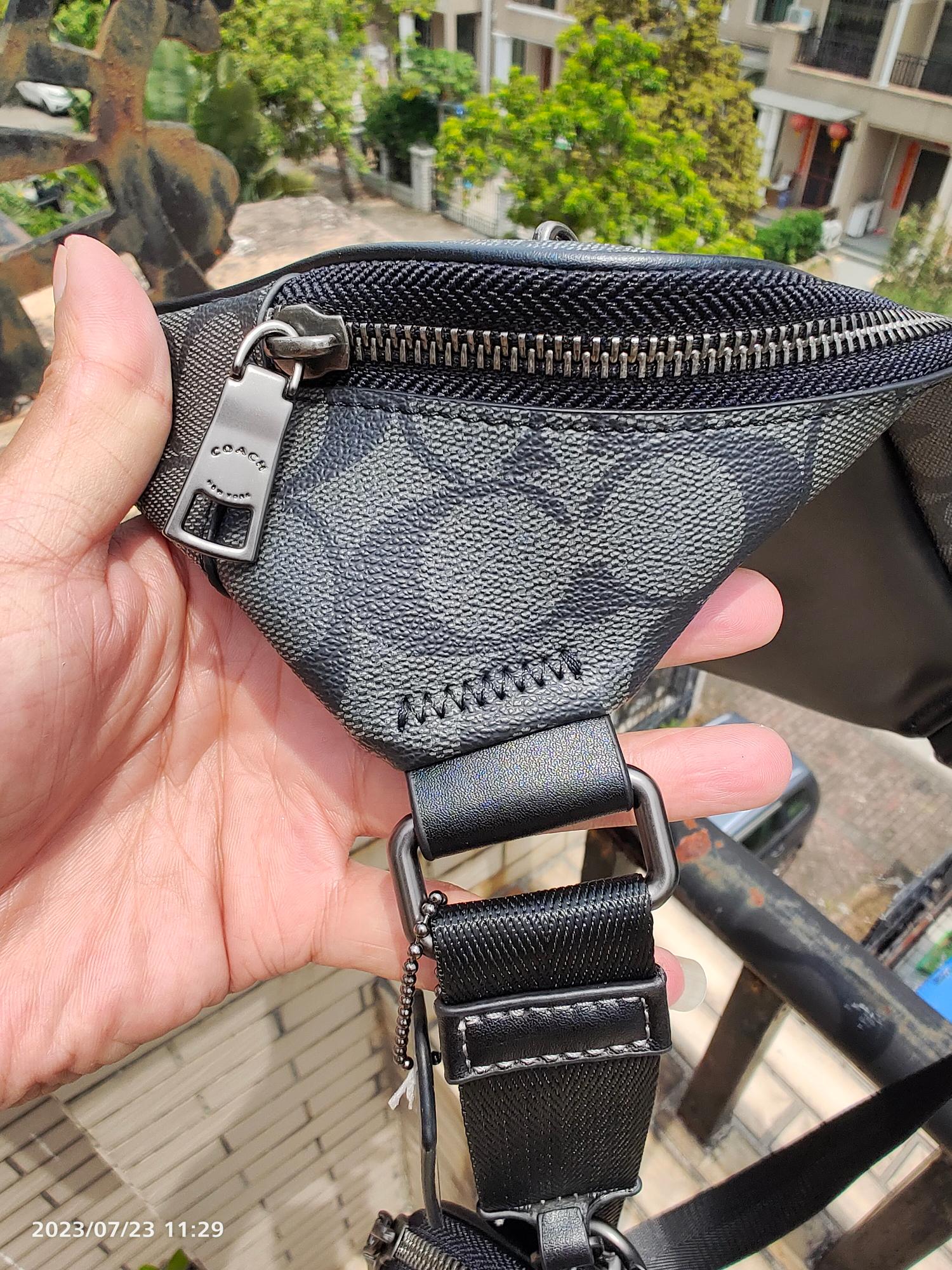 Coach Coach蔻驰新款男士腰包上线男士新款腰包斜挎包CJ506-QBO4G 新增横拉链设计