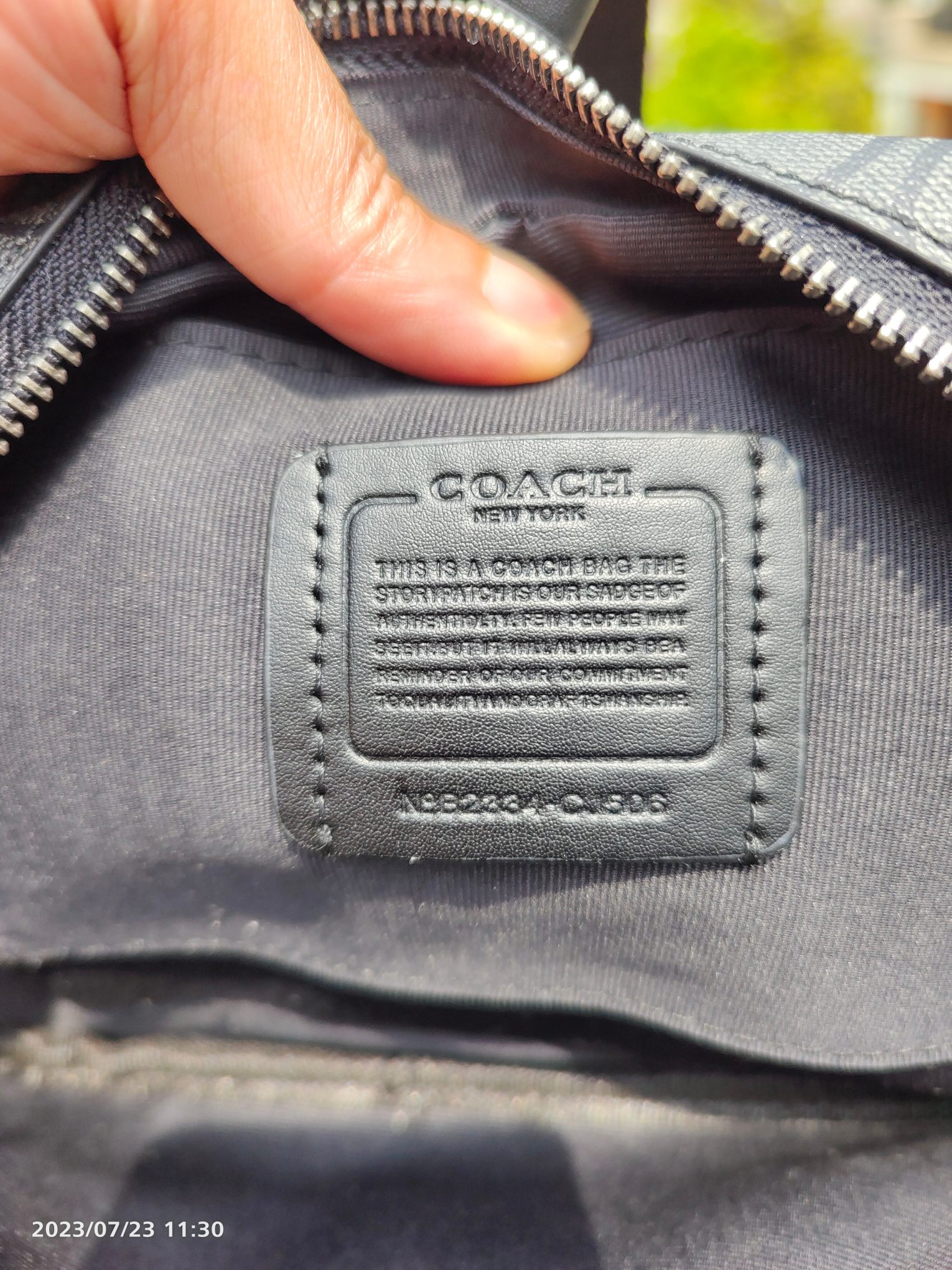 Coach Coach蔻驰新款男士腰包上线男士新款腰包斜挎包CJ506-QBO4G 新增横拉链设计