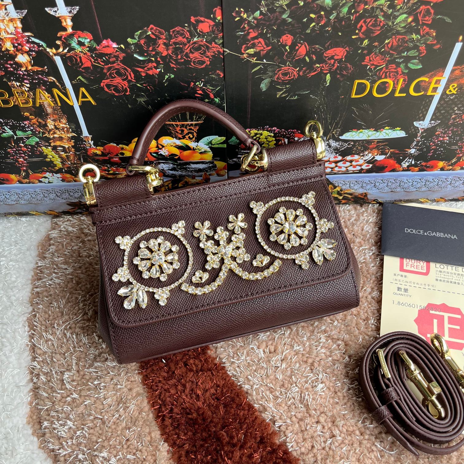 款号4133掌纹高端货Dolce&Gabbana杜嘉班纳时尚界另一款铂金包细腻手工制造经典款纯色百搭众多