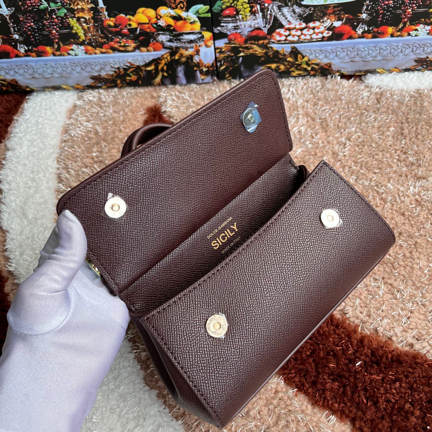 款号4133掌纹高端货Dolce&Gabbana杜嘉班纳时尚界另一款铂金包细腻手工制造经典款纯色百搭众多