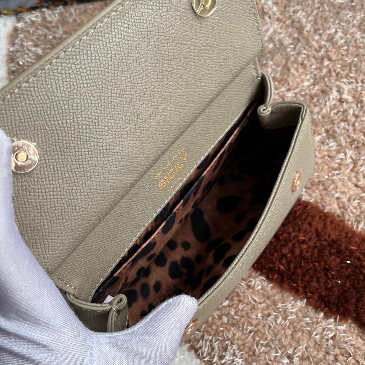 款号4133掌纹高端货Dolce&Gabbana杜嘉班纳时尚界另一款铂金包细腻手工制造经典款纯色百搭众多