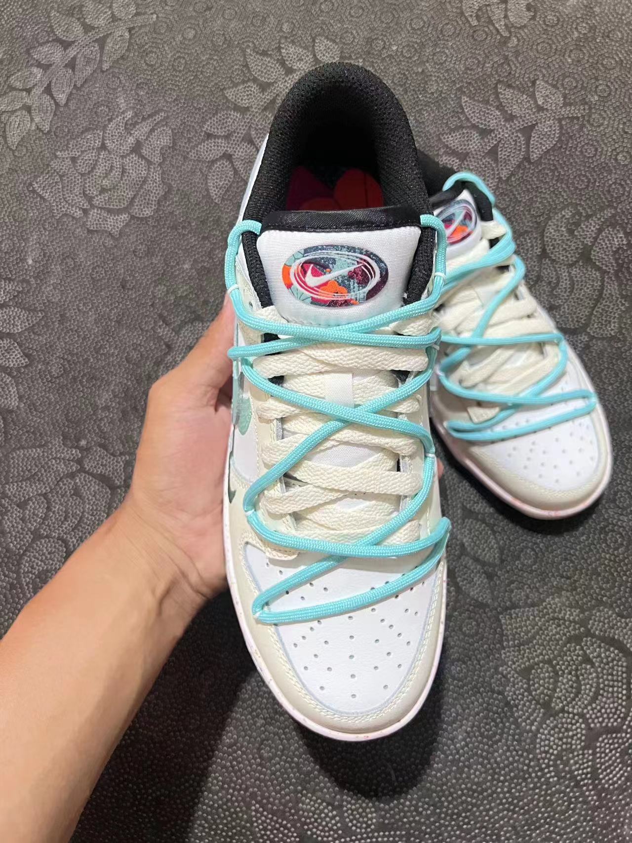 ? 正品定制 Nike Dunk Low Multi-Colon Swoosh 龙井春茶 茶色?