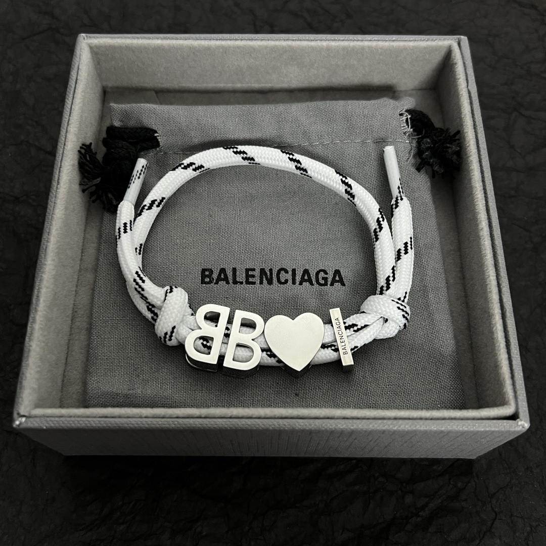 【】 🔥巴黎世家 🔥 Balenciaga 手绳 手链 简单大方 大牌金质感饱满 ，搭配衣服超好看 ！！