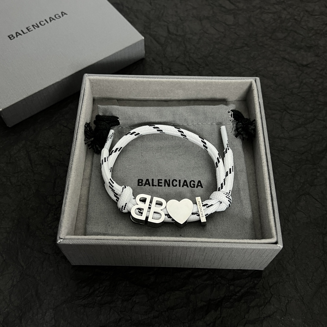 【】 🔥巴黎世家 🔥 Balenciaga 手绳 手链 简单大方 大牌金质感饱满 ，搭配衣服超好看 ！！