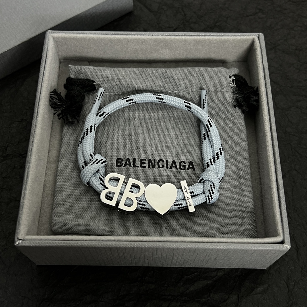 【】 🔥巴黎世家 🔥 Balenciaga 手绳 手链 简单大方 大牌金质感饱满 ，搭配衣服超好看 ！！