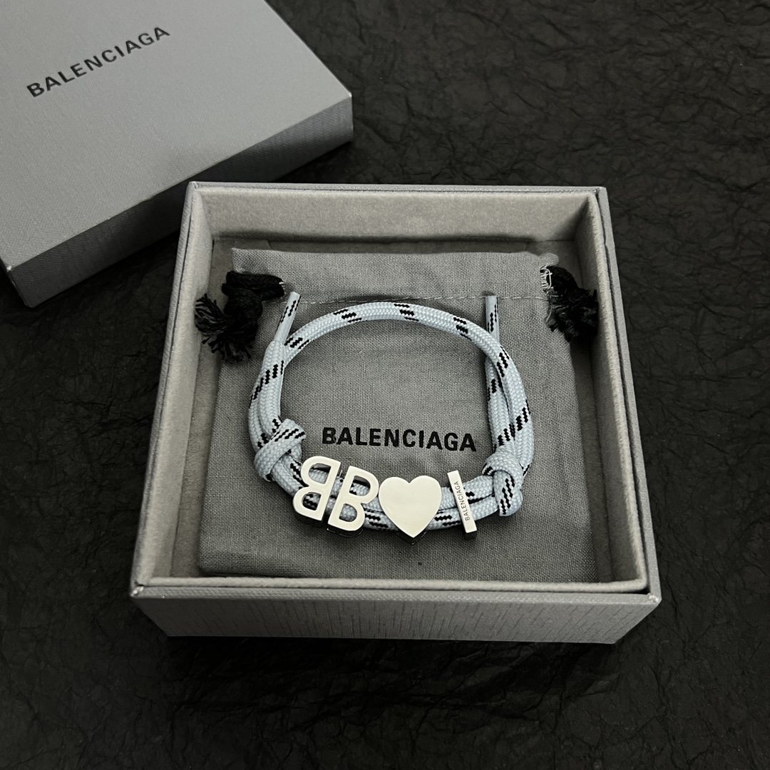 【】 🔥巴黎世家 🔥 Balenciaga 手绳 手链 简单大方 大牌金质感饱满 ，搭配衣服超好看 ！！