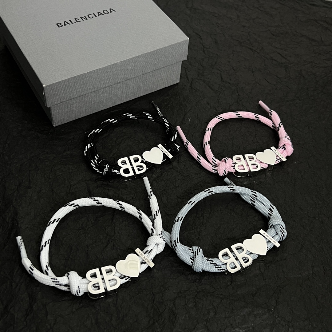 【】 🔥巴黎世家 🔥 Balenciaga 手绳 手链 简单大方 大牌金质感饱满 ，搭配衣服超好看 ！！