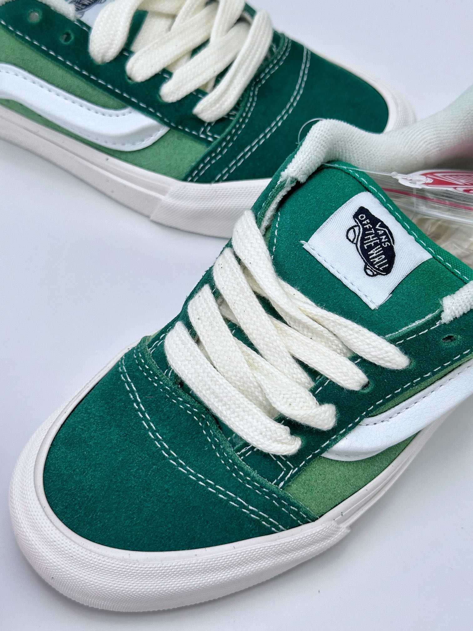 Vans Peaches co-branded KnuSkool retro casual sports skateboard shoes for men and women