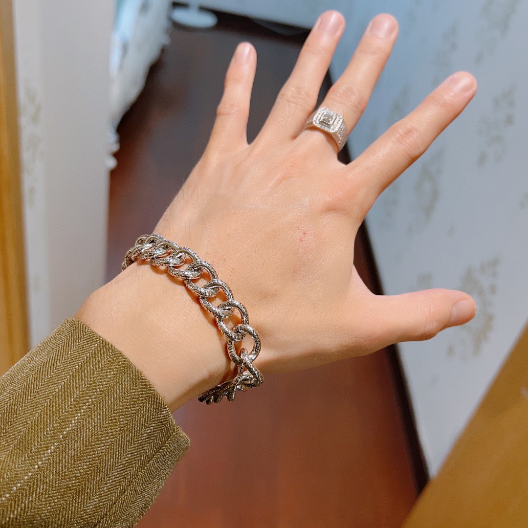 批140。 原单货🔹🔹新品 巴黎世家 Balenciaga手链🔹专柜一致巴黎世家手链 男士火爆款出货 设计独特 前卫 男女必备！码数18。20。22cm