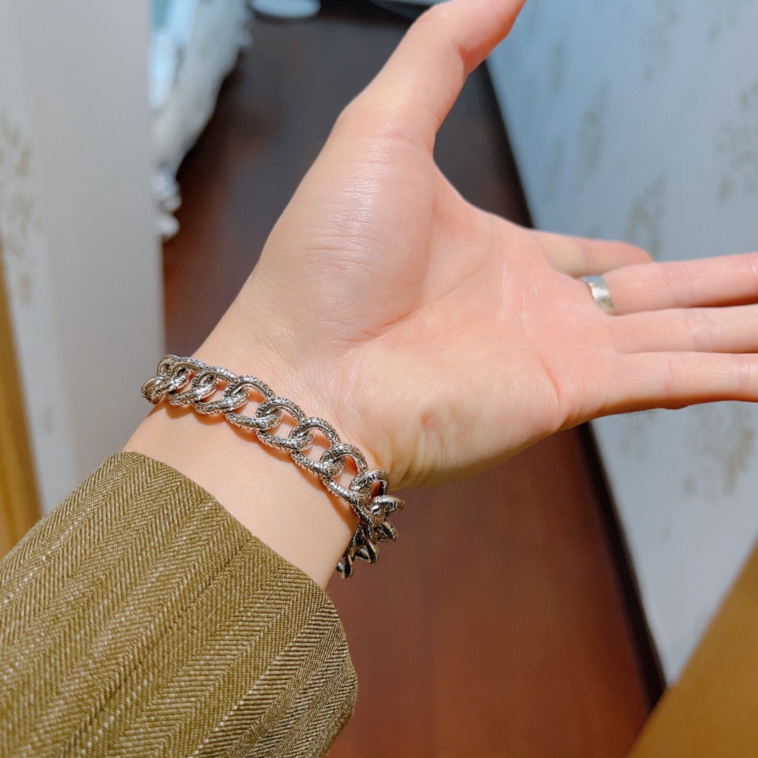 批140。 原单货🔹🔹新品 巴黎世家 Balenciaga手链🔹专柜一致巴黎世家手链 男士火爆款出货 设计独特 前卫 男女必备！码数18。20。22cm