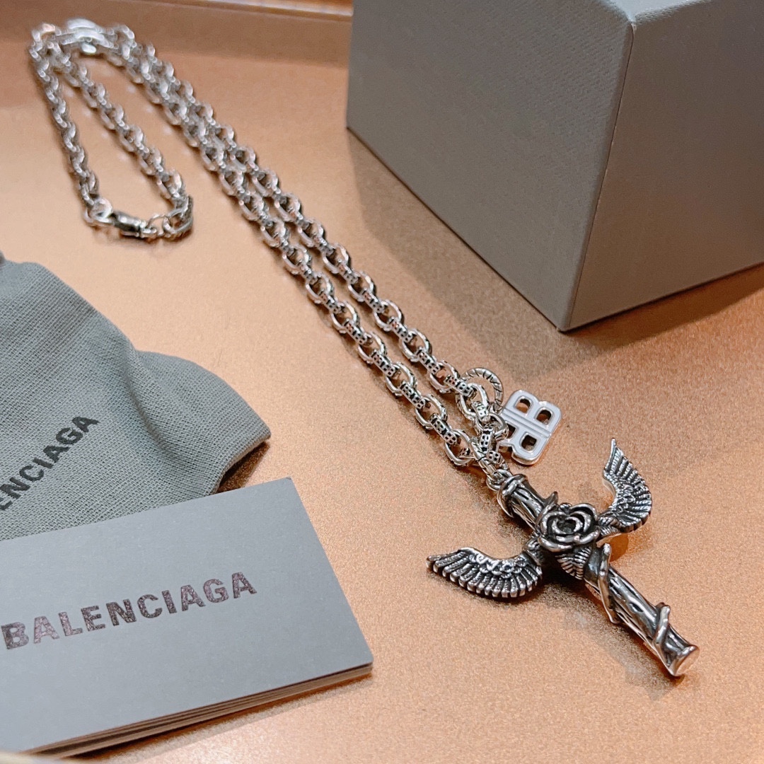 批150原单货🔹🔹新品 巴黎世家项链 Balenciaga 新款项链🔹专柜一致 细节做工精细 每个细节流程到位 设计工艺精细 火爆款出货 设计独特 复古风格 巴黎世家项链