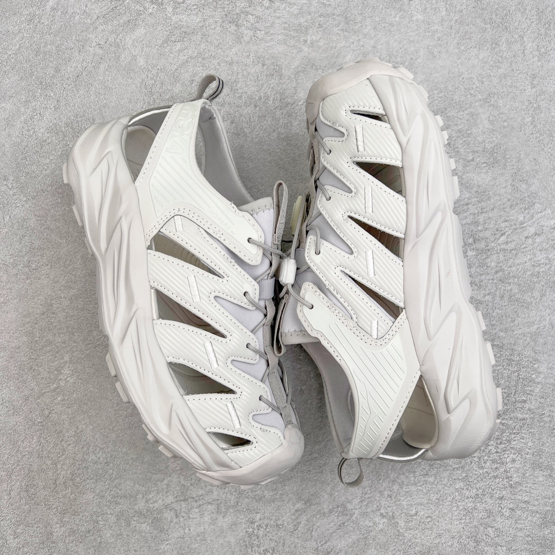 图片[3]-＃HK纯原 HOKA One One Hopara Sandals 霍帕拉系列水路两用溯溪涉水休闲户外露营凉鞋 作为先锋品牌的 HOKA ONE ONE总是以独特的方式 HOPA RA是一款溯溪鞋 又名排水鞋 可长期用于涉水和溯溪 保护脚底和脚趾的安全和舒适 鞋面材料速干 透气 耐磨 鞋底防滑 耐磨 抓地能力强 出于安全考虑 设计要求较高 涉水溯溪过程中 水 泥沙 可以直接从鞋内大孔排出 细纹鞋底使在岩石上抓地能力强 避免打滑 而上路后 鞋面具有快干透气等优点 尺码：36 36.5 37.5 38 39 40 40.5 41 42 42.5 43 44 45-选品中心