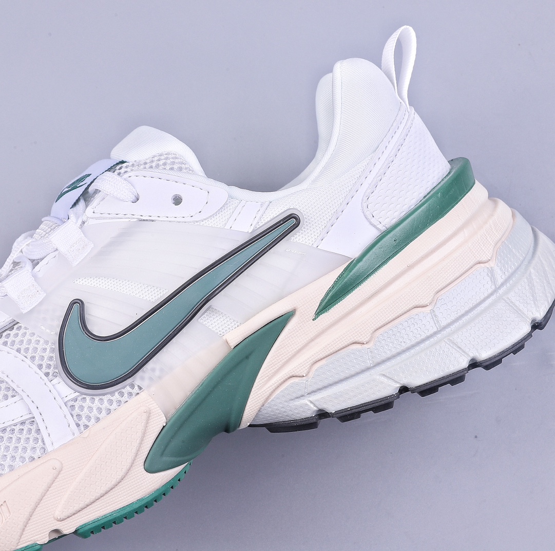 RA Nike Runtekk ”Summit White Metallic Silver'' Vomero Retro Single FD0736-101