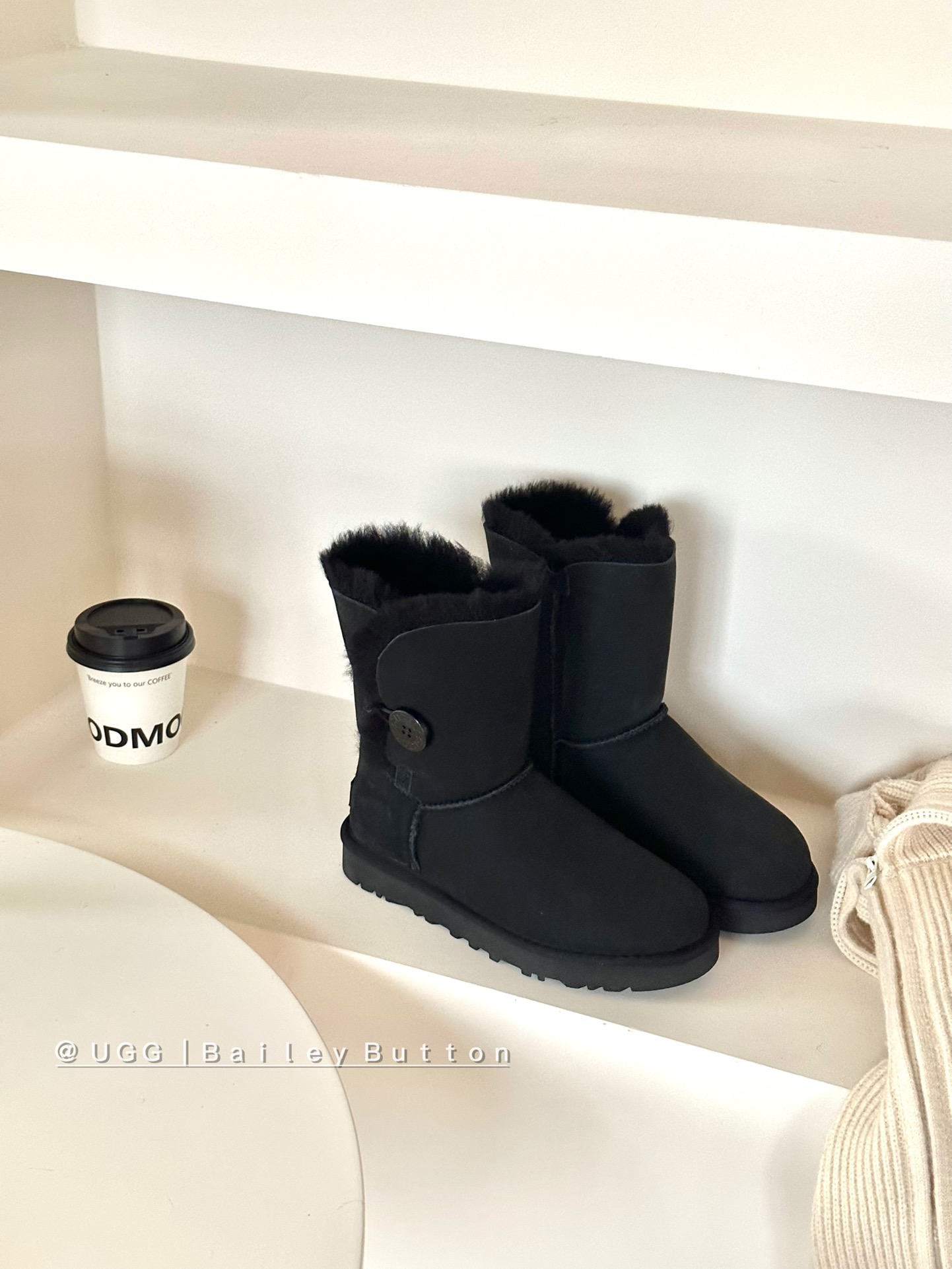 Ugg经典基本款# 中筒纽扣
型号｜6226
size：35-40
color：栗色 .灰色. 巧色. 