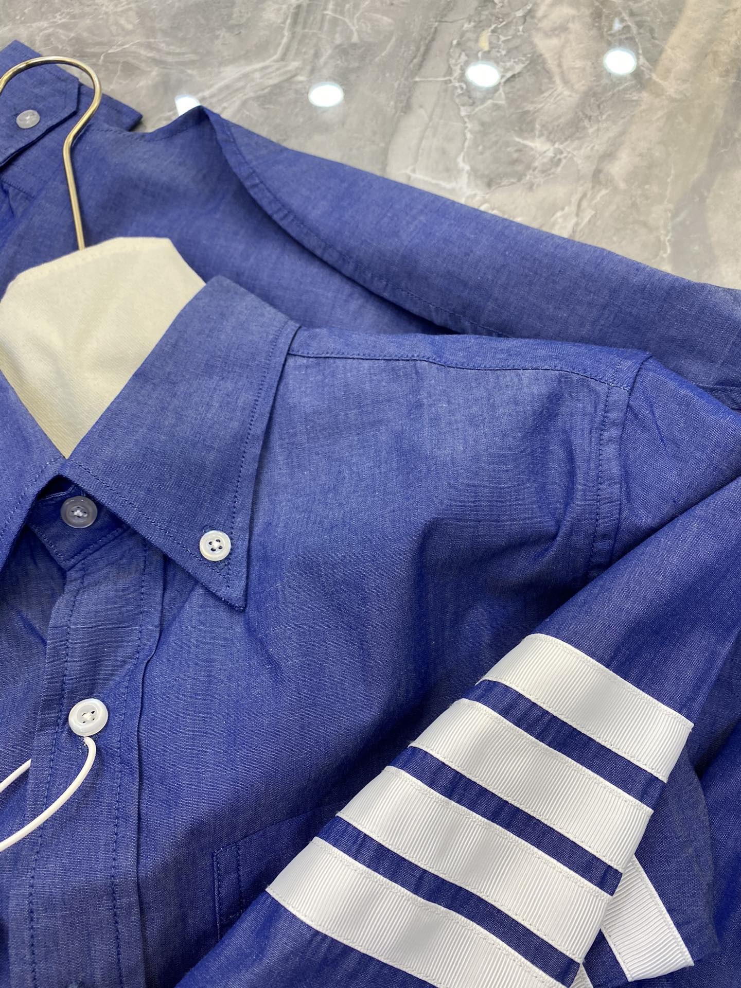 “High-Quality Female Suit with T.B. Bar Shirt in Cowboy Blue Cotton” - 图片 4