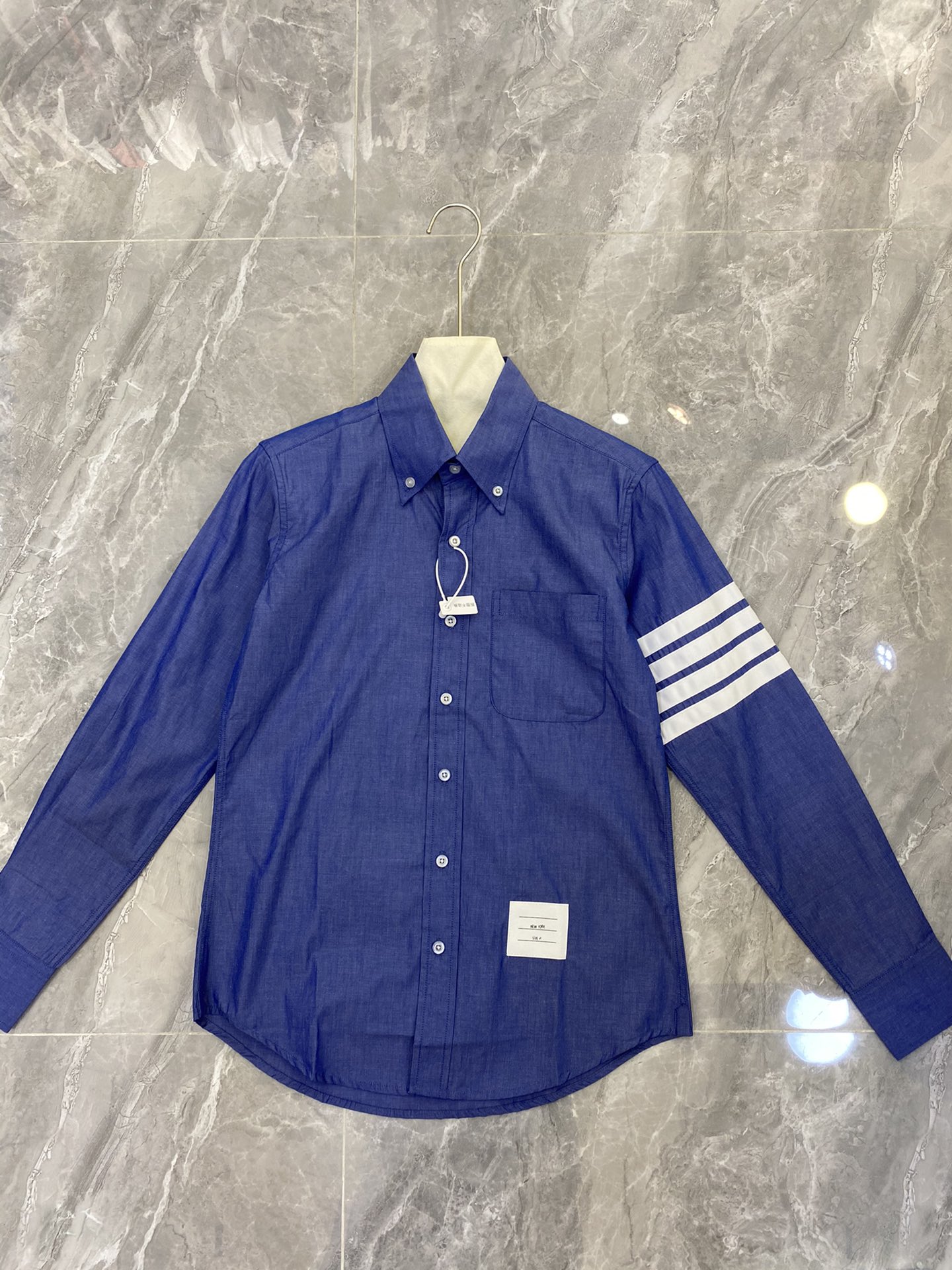 “High-Quality Female Suit with T.B. Bar Shirt in Cowboy Blue Cotton” - 图片 1