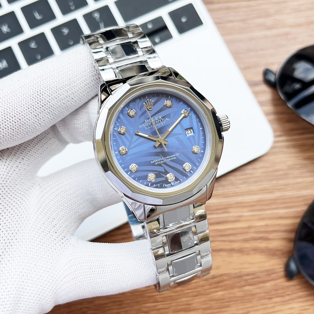 -670 新款劳力士推出,做工精细,品质优越! 采用8215全自动进口机芯,走时精准,表圈采用钨钢材质打造的完美棱角形圈口,表壳釆用316精钢,蓝宝石玻璃镜面,高端品质,绅士必备。 尺寸:41*10.8mm 将光阴凝集于分秒间 完美,系于不息追求。 以嘹亮的铿锵嗓音,震撼人心。 以印证完美的追求,永恒不息。 劳力士从来没有改变世界,而是把它留给戴它的人 你与男神的差距只差一块劳力士🔥