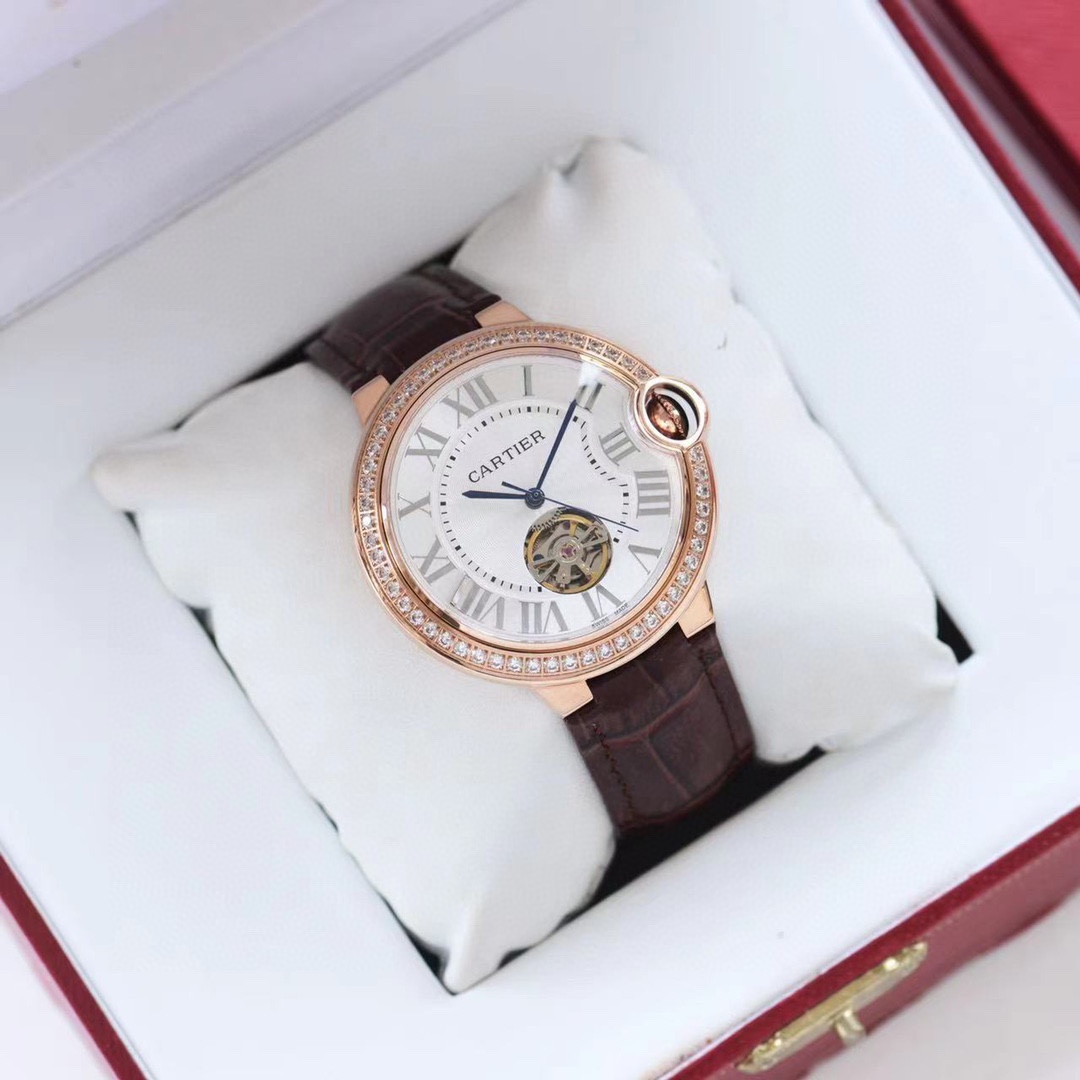 Cartier 全网最新款情侣对表陀飞轮：尺寸42mm36mm卡地亚-Cartier蓝气球飞轮系列 鱼眼蓝宝石镜面最畅销白罗马钉表盘流露着 唯美