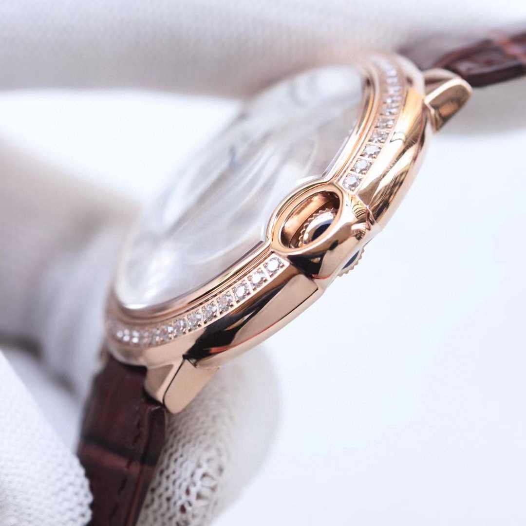 Cartier 全网最新款情侣对表陀飞轮：尺寸42mm36mm卡地亚-Cartier蓝气球飞轮系列 鱼眼蓝宝石镜面最畅销白罗马钉表盘流露着 唯美