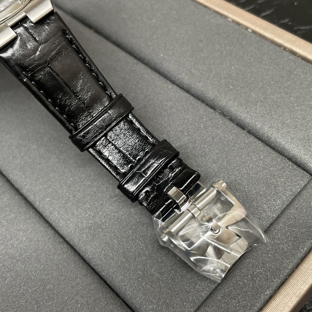 Vacheron Constantin 纵横四海系列 女士腕表33mm