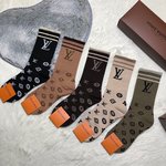 Louis Vuitton Sock- Mid Tube Socks Women Cotton