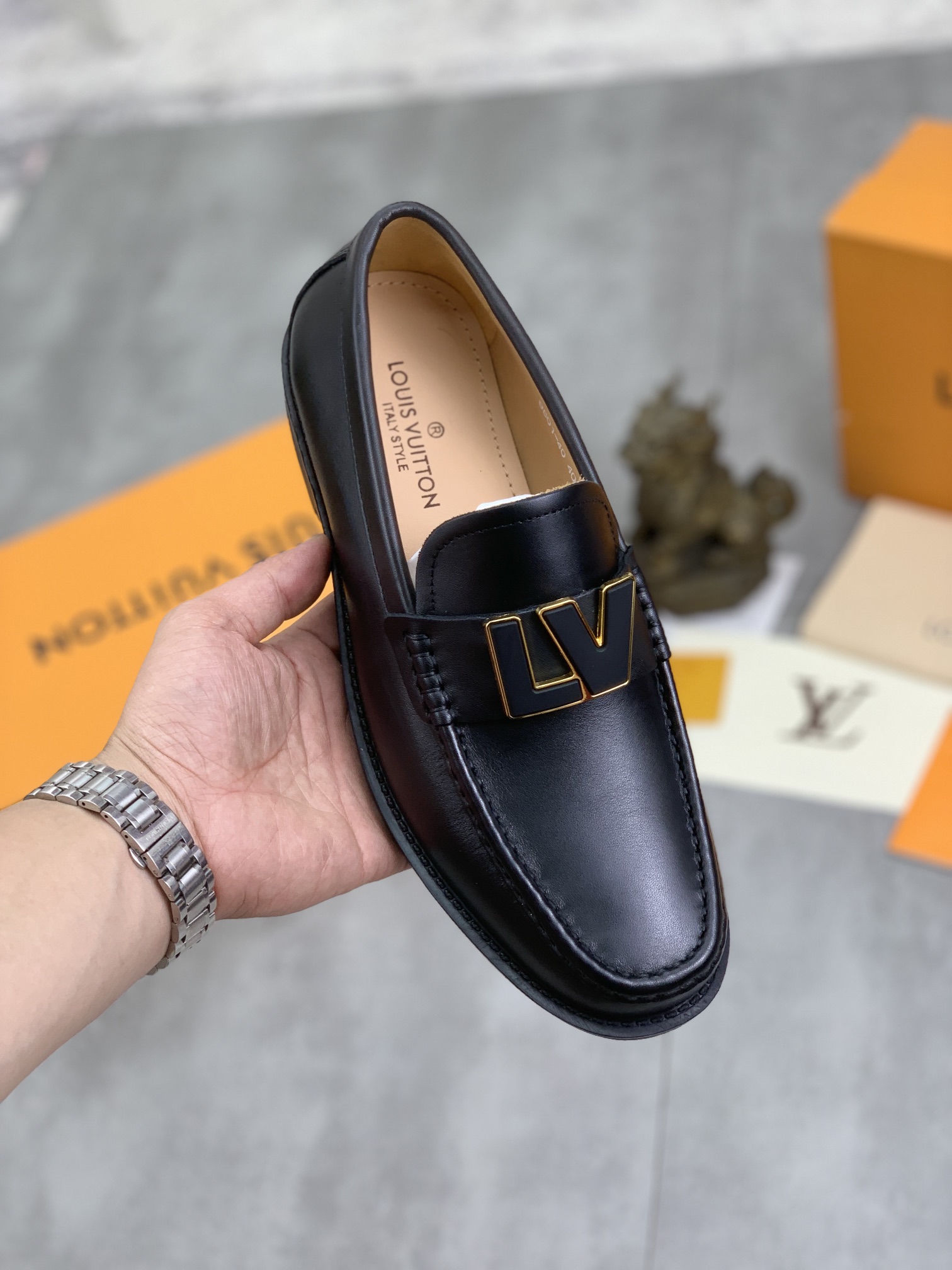 Precio real】 🆘 Forro de piel de vaca teñida al agua LOUIS VUITTON Los zapatos de cuero de negocios Louis Vuitton están…