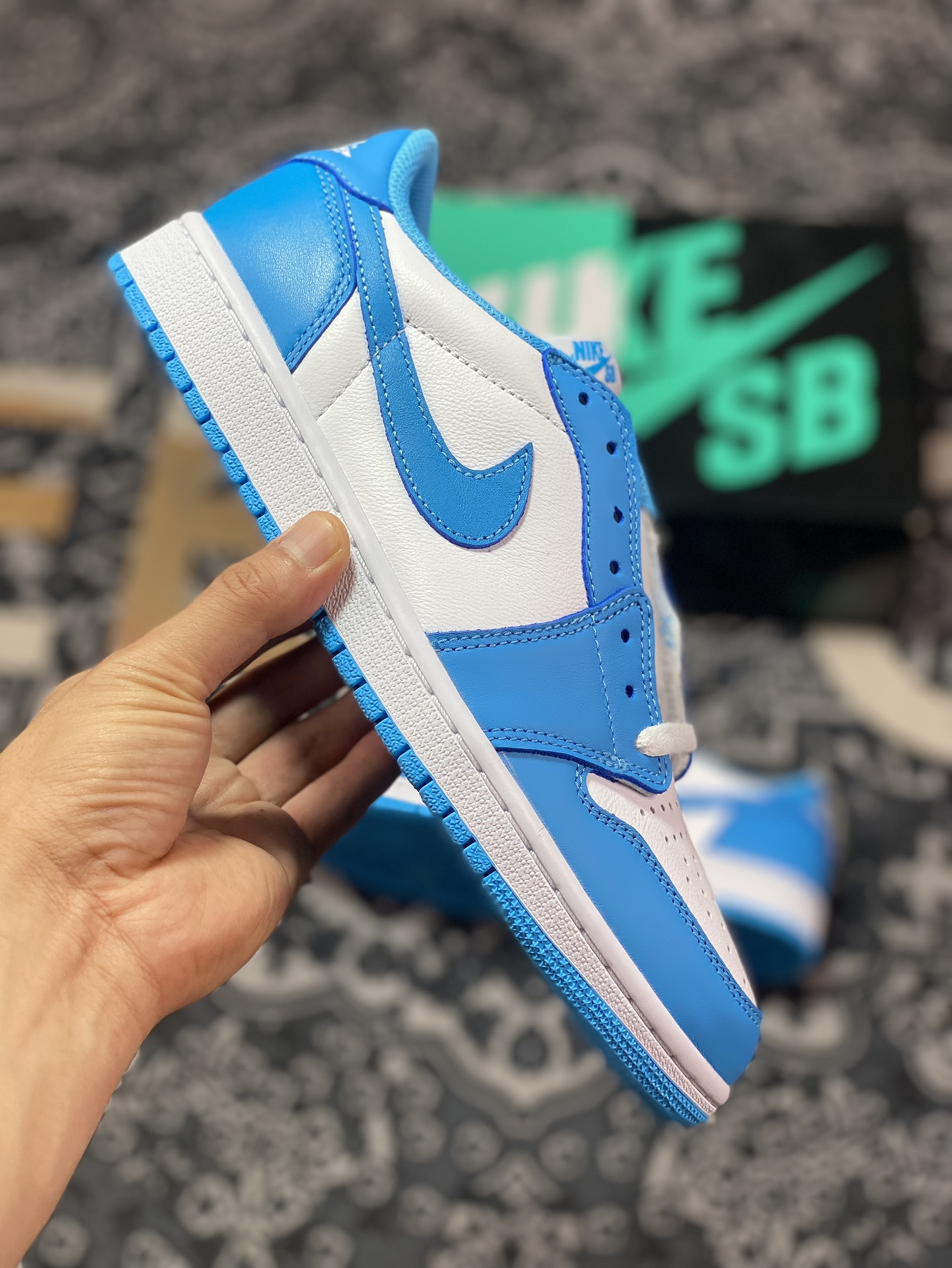 Youxuan once again joins hands with legendary skateboarder Eric Koston x Dunk SB x Air Jordan 1 Low ”Carolina Blue” basketball shoes ”Joint North Carolina Blue and White Low Top” CJ7891-401