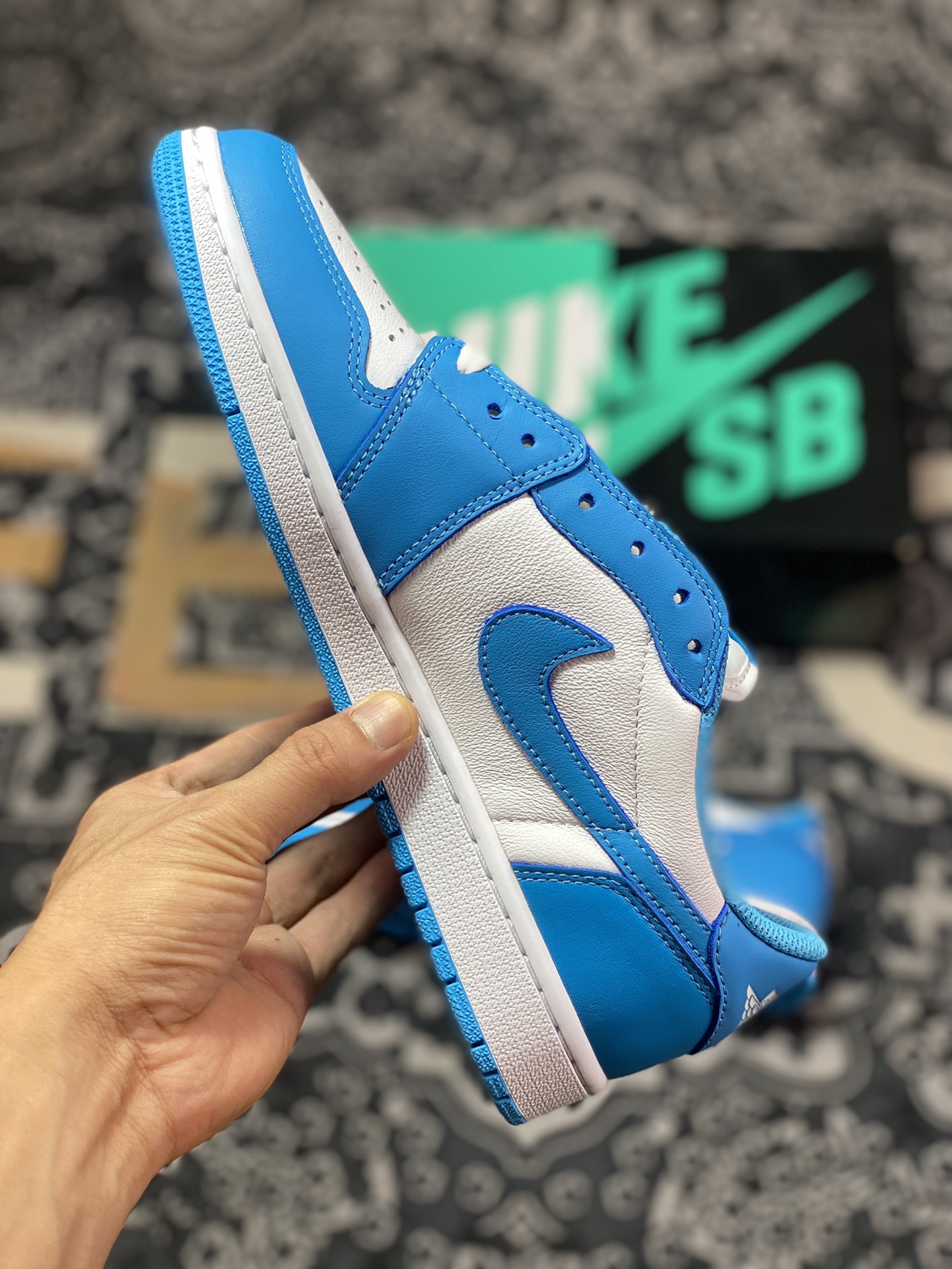 Youxuan once again joins hands with legendary skateboarder Eric Koston x Dunk SB x Air Jordan 1 Low ”Carolina Blue” basketball shoes ”Joint North Carolina Blue and White Low Top” CJ7891-401