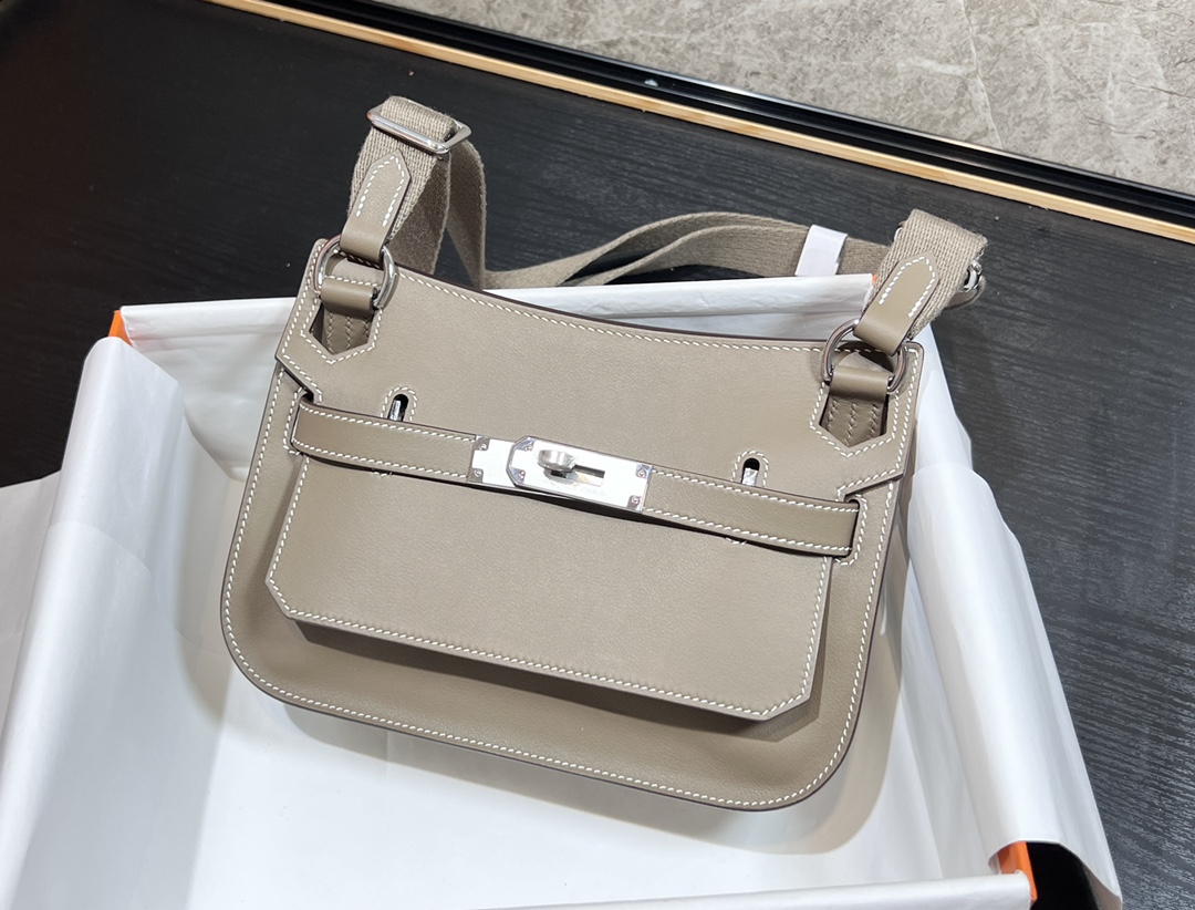 Mini Gypsiere 22cm Swift Leather Crossbody Bag with Adjustable Strap 1 i1690171565 1155 0