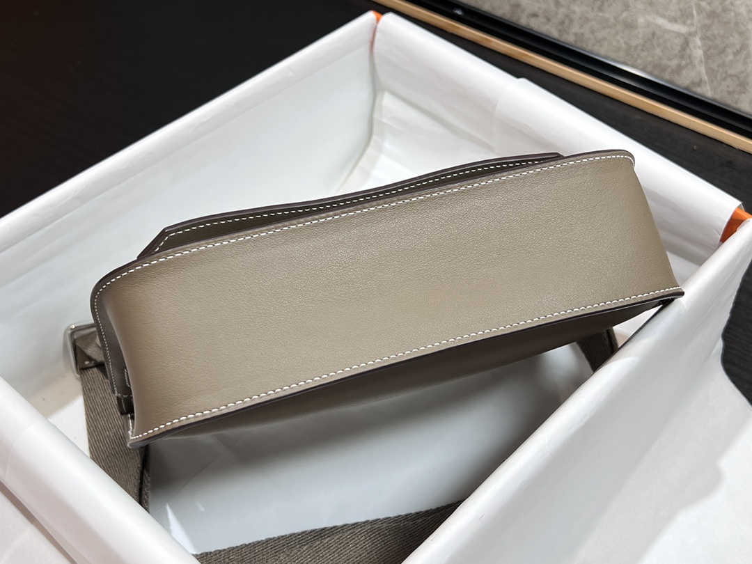 Mini Gypsiere 22cm Swift Leather Crossbody Bag with Adjustable Strap 7 i1690171565 3291 6
