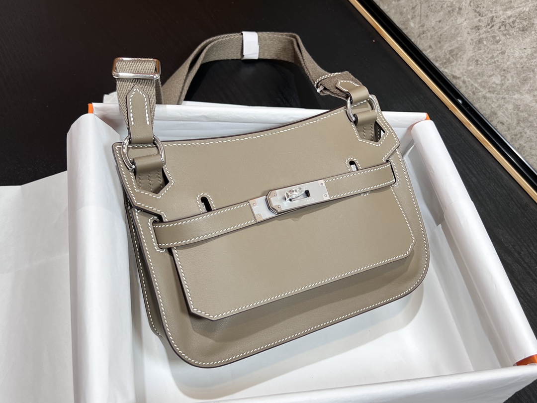 Mini Gypsiere 22cm Swift Leather Crossbody Bag with Adjustable Strap 2 i1690171565 4362 1