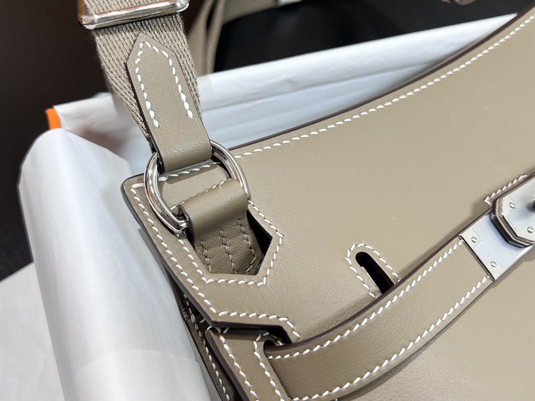 Mini Gypsiere 22cm Swift Leather Crossbody Bag with Adjustable Strap 4 i1690171565 726 3