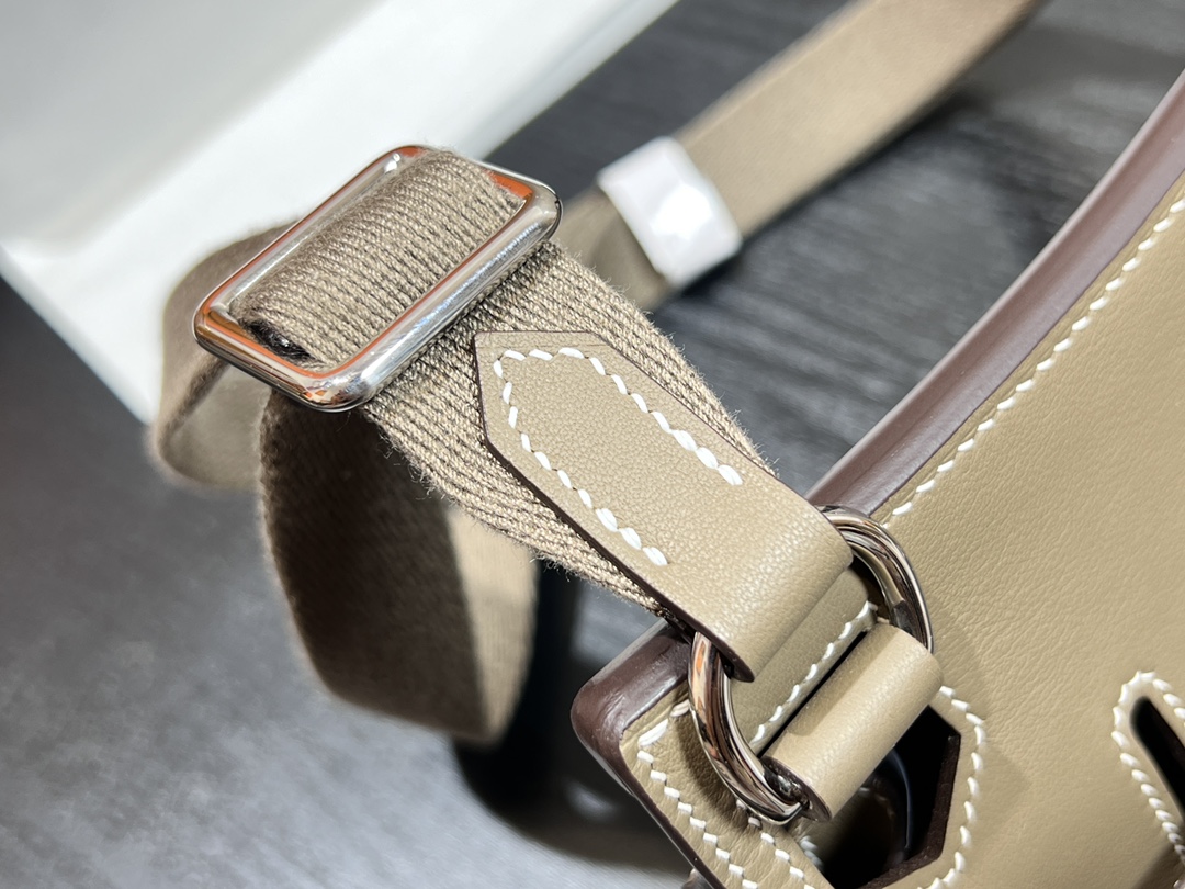 Mini Gypsiere 22cm Swift Leather Crossbody Bag with Adjustable Strap 8 i1690171565 816 7