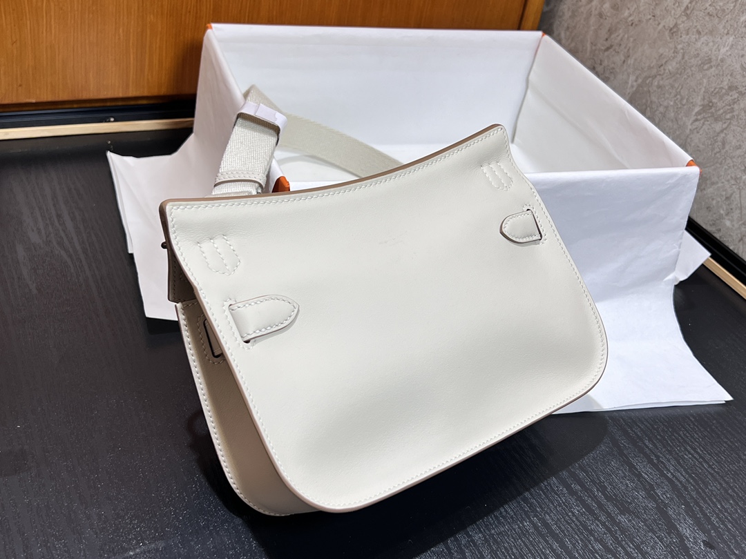 Hermes Mini Jypsiere White Swift Leather Crossbody Bag with Adjustable Strap 5 i1690172696 408 3