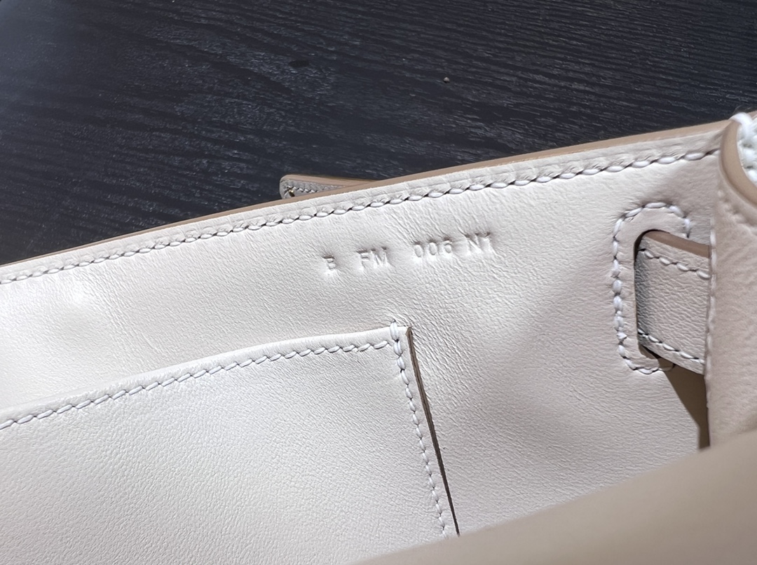 Hermes Mini Jypsiere White Swift Leather Crossbody Bag with Adjustable Strap 10 i1690172696 590 8