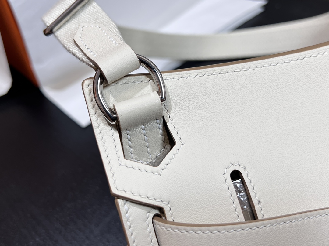Hermes Mini Jypsiere White Swift Leather Crossbody Bag with Adjustable Strap 9 i1690172696 6198 7