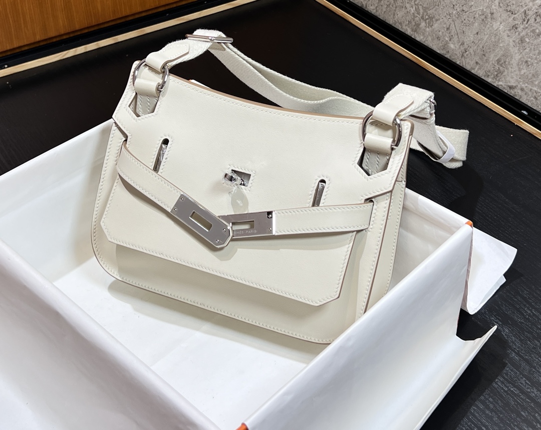 Hermes Mini Jypsiere White Swift Leather Crossbody Bag with Adjustable Strap 4 i1690172696 7447 2