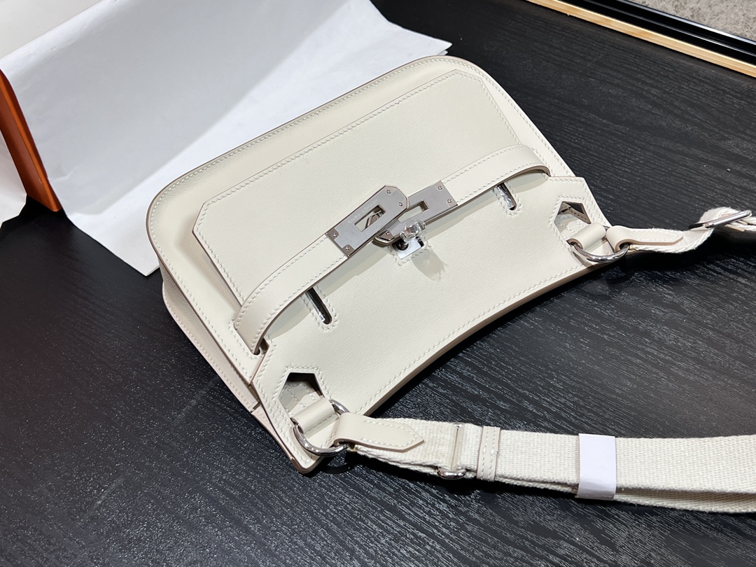 Hermes Mini Jypsiere White Swift Leather Crossbody Bag with Adjustable Strap 6 i1690172696 9467 4