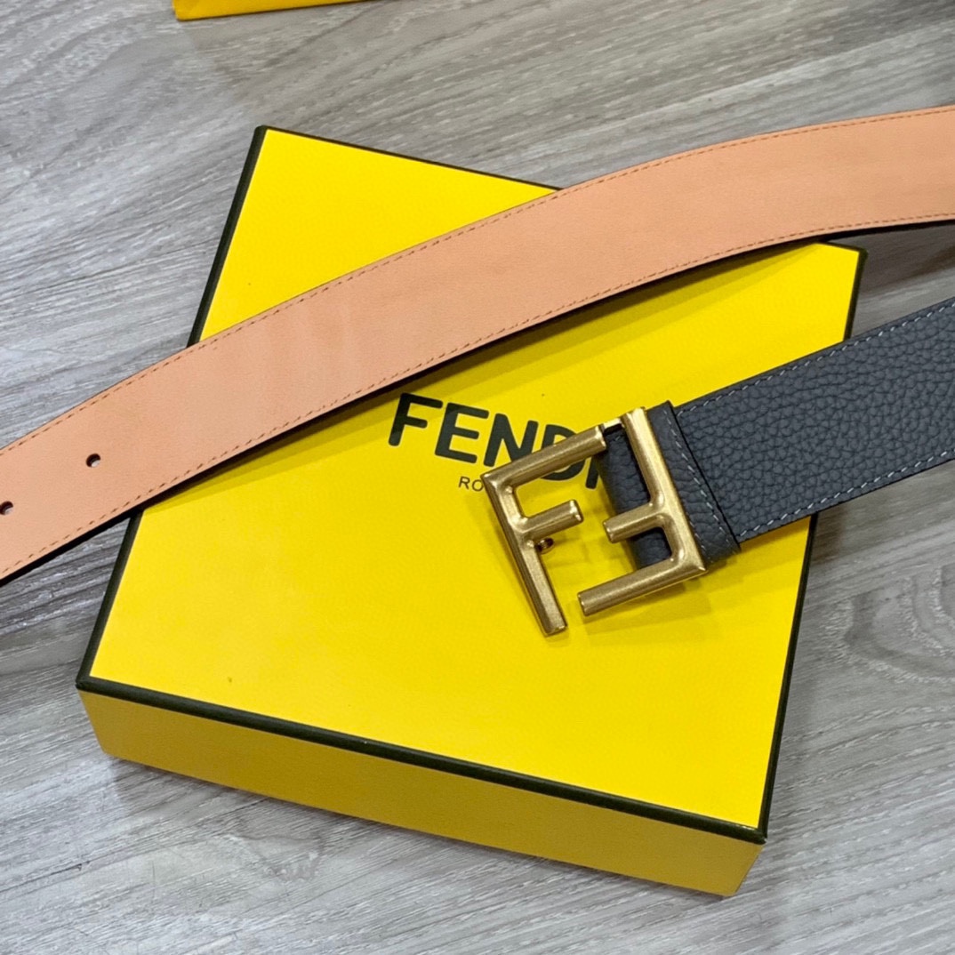 
       FENDI （芬迪）男士时尚休闲腰带 原版荔枝纹面+头层磨砂底 顶级做工，搭配标志FF搭